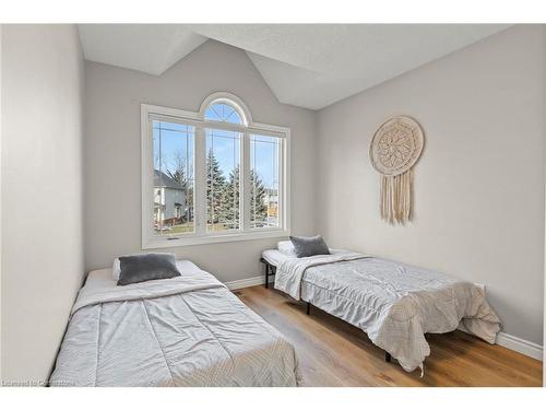 449 Shadow Wood Crescent, Waterloo, ON - Indoor Photo Showing Bedroom