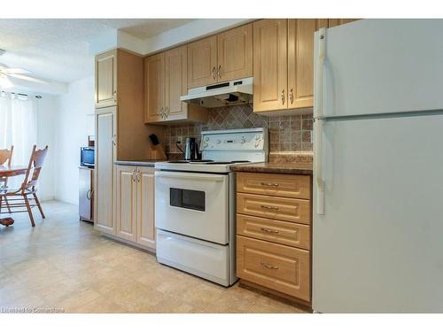 1130 Copper Leaf Crescent, Kitchener, ON - Indoor Photo Showing Kitchen