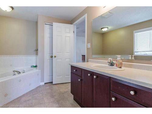 1130 Copper Leaf Crescent, Kitchener, ON - Indoor Photo Showing Bathroom