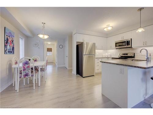 169 South Creek Drive, Kitchener, ON - Indoor Photo Showing Kitchen With Stainless Steel Kitchen With Upgraded Kitchen