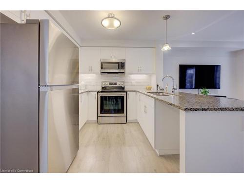 169 South Creek Drive, Kitchener, ON - Indoor Photo Showing Kitchen With Stainless Steel Kitchen With Double Sink With Upgraded Kitchen