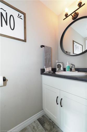 30 Isaac Street, Elmira, ON - Indoor Photo Showing Bathroom