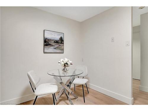 411-55 Green Valley Drive, Kitchener, ON - Indoor Photo Showing Dining Room