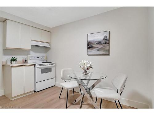 411-55 Green Valley Drive, Kitchener, ON - Indoor Photo Showing Dining Room