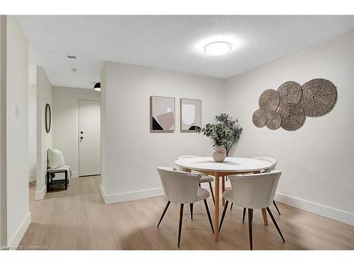 411-55 Green Valley Drive, Kitchener, ON - Indoor Photo Showing Dining Room