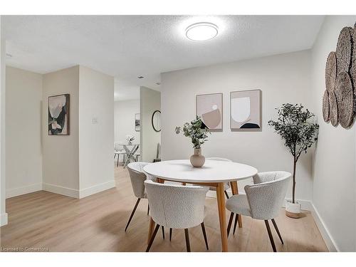 411-55 Green Valley Drive, Kitchener, ON - Indoor Photo Showing Dining Room