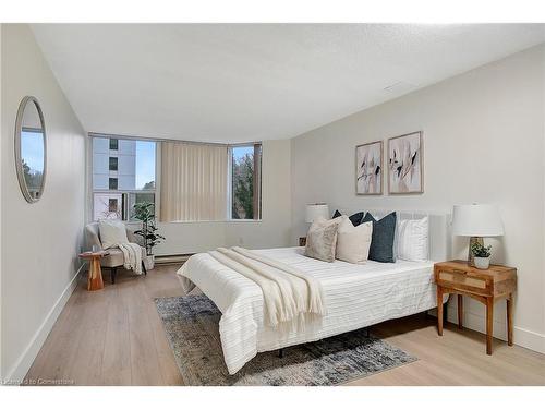 411-55 Green Valley Drive, Kitchener, ON - Indoor Photo Showing Bedroom