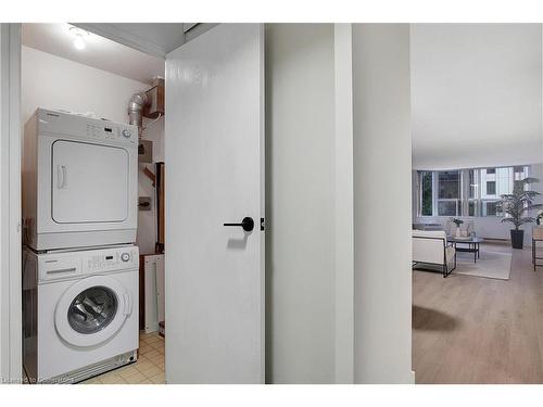 411-55 Green Valley Drive, Kitchener, ON - Indoor Photo Showing Laundry Room