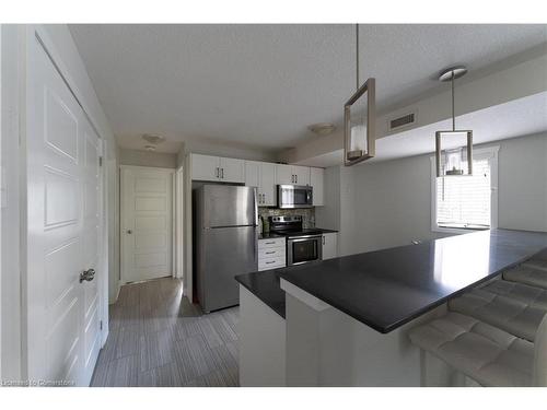 11A-190 Century Hill Drive, Kitchener, ON - Indoor Photo Showing Kitchen