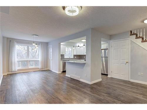 40 Brandy Crescent, Kitchener, ON - Indoor Photo Showing Living Room