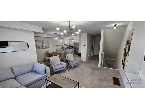 26-420 Linden Drive, Cambridge, ON - Indoor Photo Showing Living Room