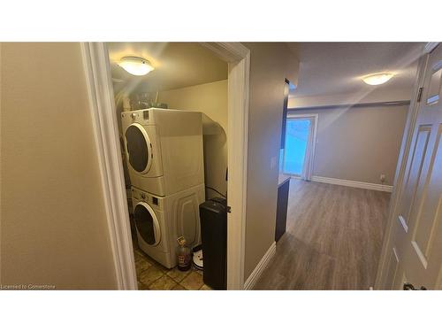 1B-1180 Countrystone Drive, Kitchener, ON - Indoor Photo Showing Laundry Room