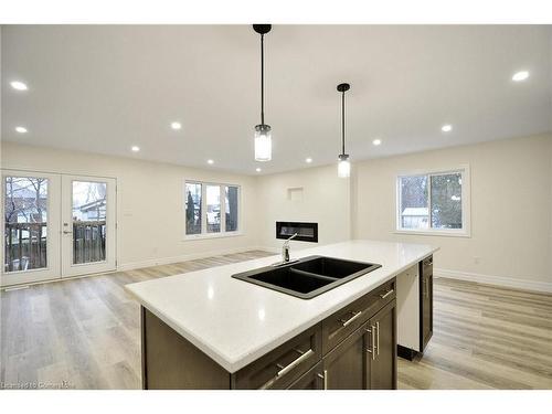 38 Dudhope Avenue, Cambridge, ON - Indoor Photo Showing Kitchen