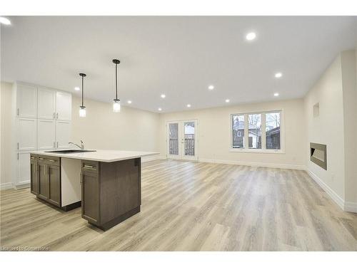 38 Dudhope Avenue, Cambridge, ON - Indoor Photo Showing Kitchen