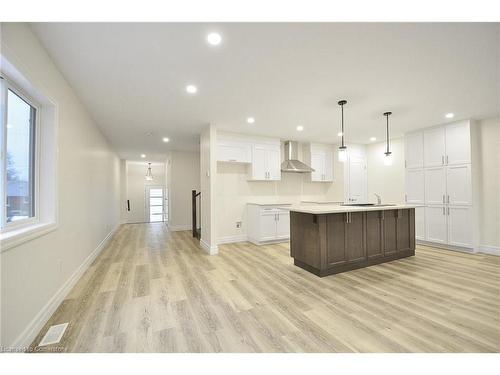 38 Dudhope Avenue, Cambridge, ON - Indoor Photo Showing Kitchen With Upgraded Kitchen