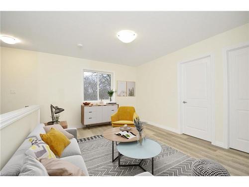 38 Dudhope Avenue, Cambridge, ON - Indoor Photo Showing Kitchen