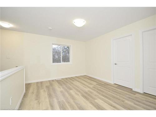 38 Dudhope Avenue, Cambridge, ON - Indoor Photo Showing Kitchen With Double Sink With Upgraded Kitchen