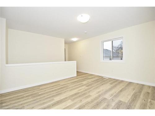 38 Dudhope Avenue, Cambridge, ON - Indoor Photo Showing Kitchen