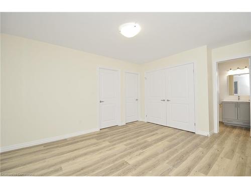 38 Dudhope Avenue, Cambridge, ON - Indoor Photo Showing Kitchen With Upgraded Kitchen