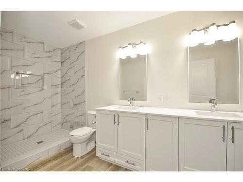 38 Dudhope Avenue, Cambridge, ON - Indoor Photo Showing Bathroom