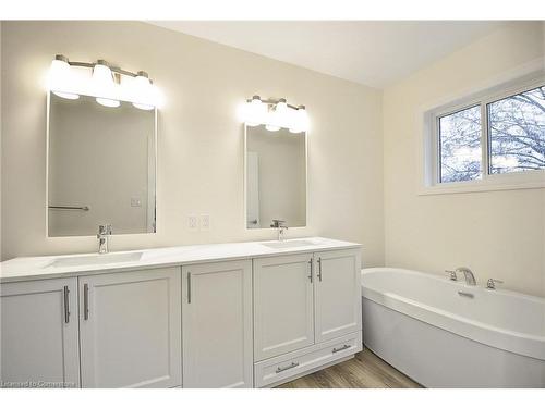 38 Dudhope Avenue, Cambridge, ON - Indoor Photo Showing Bathroom