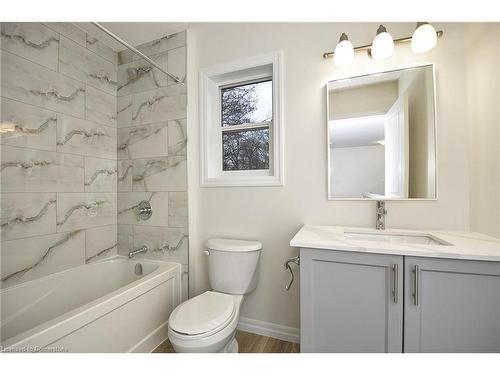 38 Dudhope Avenue, Cambridge, ON - Indoor Photo Showing Bathroom