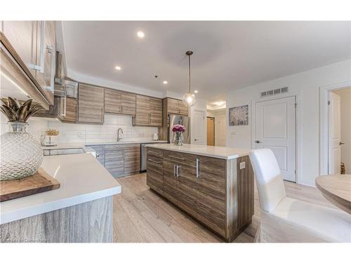 108-249 Grey Silo Road, Waterloo, ON - Indoor Photo Showing Kitchen