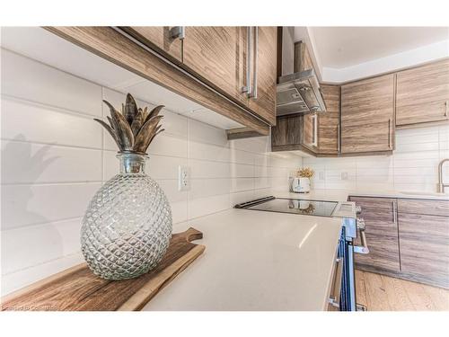 108-249 Grey Silo Road, Waterloo, ON - Indoor Photo Showing Kitchen