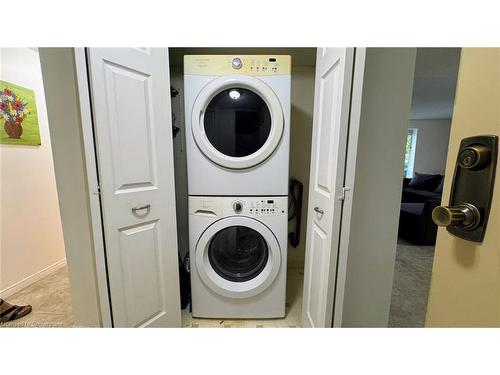 202-384 Erb Street W, Waterloo, ON - Indoor Photo Showing Laundry Room