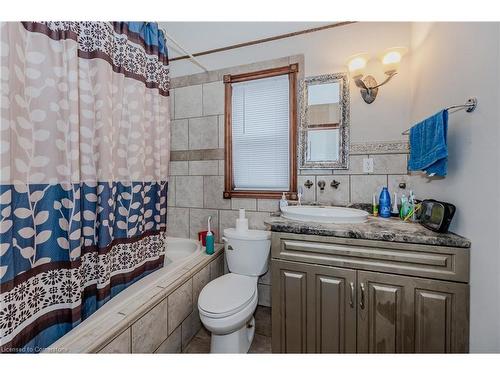 15 Todd Street, Cambridge, ON - Indoor Photo Showing Bathroom