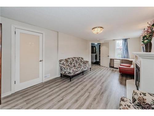 15 Todd Street, Cambridge, ON - Indoor Photo Showing Living Room