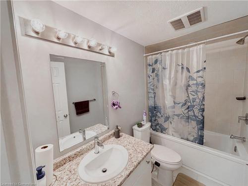 156 Oat Lane, Kitchener, ON - Indoor Photo Showing Bathroom