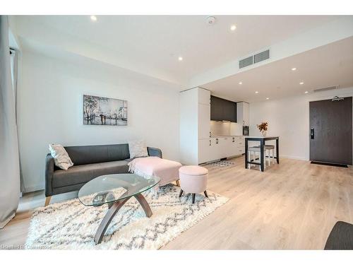 506-741 King Street West Street W, Kitchener, ON - Indoor Photo Showing Living Room