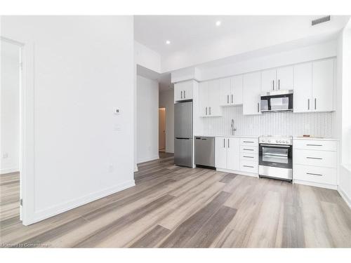 302-15 Wellington Street S, Kitchener, ON - Indoor Photo Showing Kitchen With Upgraded Kitchen