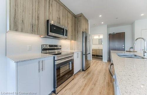 524-525 New Dundee Road, Kitchener, ON - Indoor Photo Showing Kitchen With Upgraded Kitchen