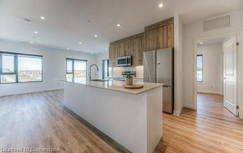 524-525 New Dundee Road, Kitchener, ON - Indoor Photo Showing Kitchen With Upgraded Kitchen