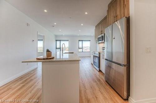 524-525 New Dundee Road, Kitchener, ON - Indoor Photo Showing Kitchen