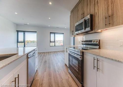 524-525 New Dundee Road, Kitchener, ON - Indoor Photo Showing Kitchen With Upgraded Kitchen