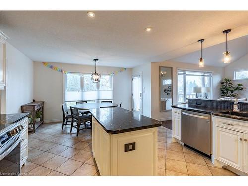 33 Notchwood Court, Kitchener, ON - Indoor Photo Showing Kitchen