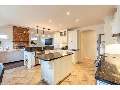 33 Notchwood Court, Kitchener, ON - Indoor Photo Showing Kitchen