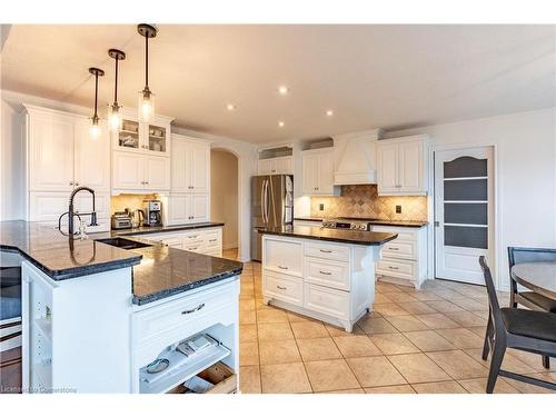 33 Notchwood Court, Kitchener, ON - Indoor Photo Showing Kitchen