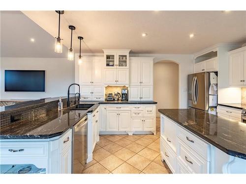 33 Notchwood Court, Kitchener, ON - Indoor Photo Showing Kitchen With Upgraded Kitchen