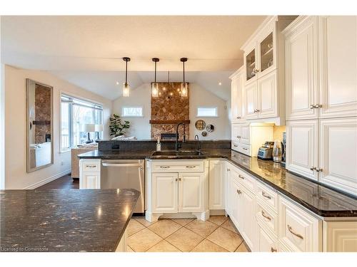 33 Notchwood Court, Kitchener, ON - Indoor Photo Showing Kitchen