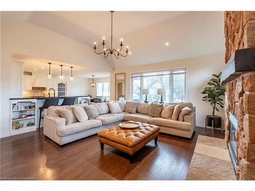 33 Notchwood Court, Kitchener, ON - Indoor Photo Showing Living Room