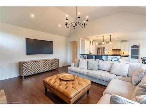 33 Notchwood Court, Kitchener, ON - Indoor Photo Showing Living Room