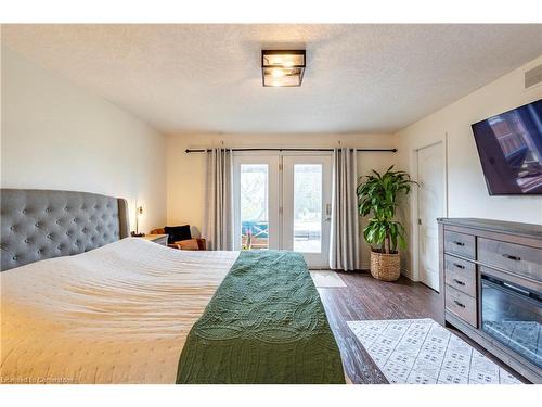 33 Notchwood Court, Kitchener, ON - Indoor Photo Showing Bedroom