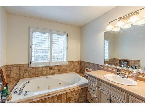 33 Notchwood Court, Kitchener, ON - Indoor Photo Showing Bathroom