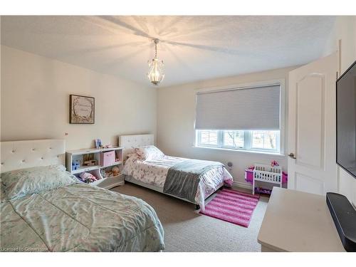 33 Notchwood Court, Kitchener, ON - Indoor Photo Showing Bedroom