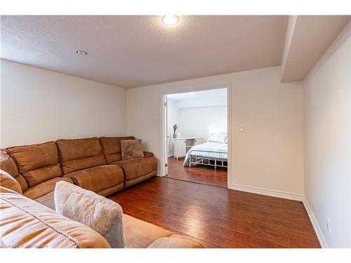 33 Notchwood Court, Kitchener, ON - Indoor Photo Showing Living Room