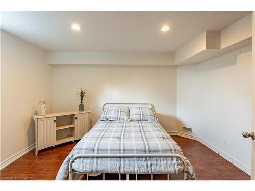 33 Notchwood Court, Kitchener, ON - Indoor Photo Showing Bedroom